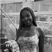 Bonjour, je suis Yvana étudiante en droit. Et je me présente à vous en tant que professeur d’anglais pour vos enfants. J’ai un très bon niveau et je peux enseigner jusqu’à un niveau collège et début lycée. Mais je peux aussi bien faire l’apprentissage gén